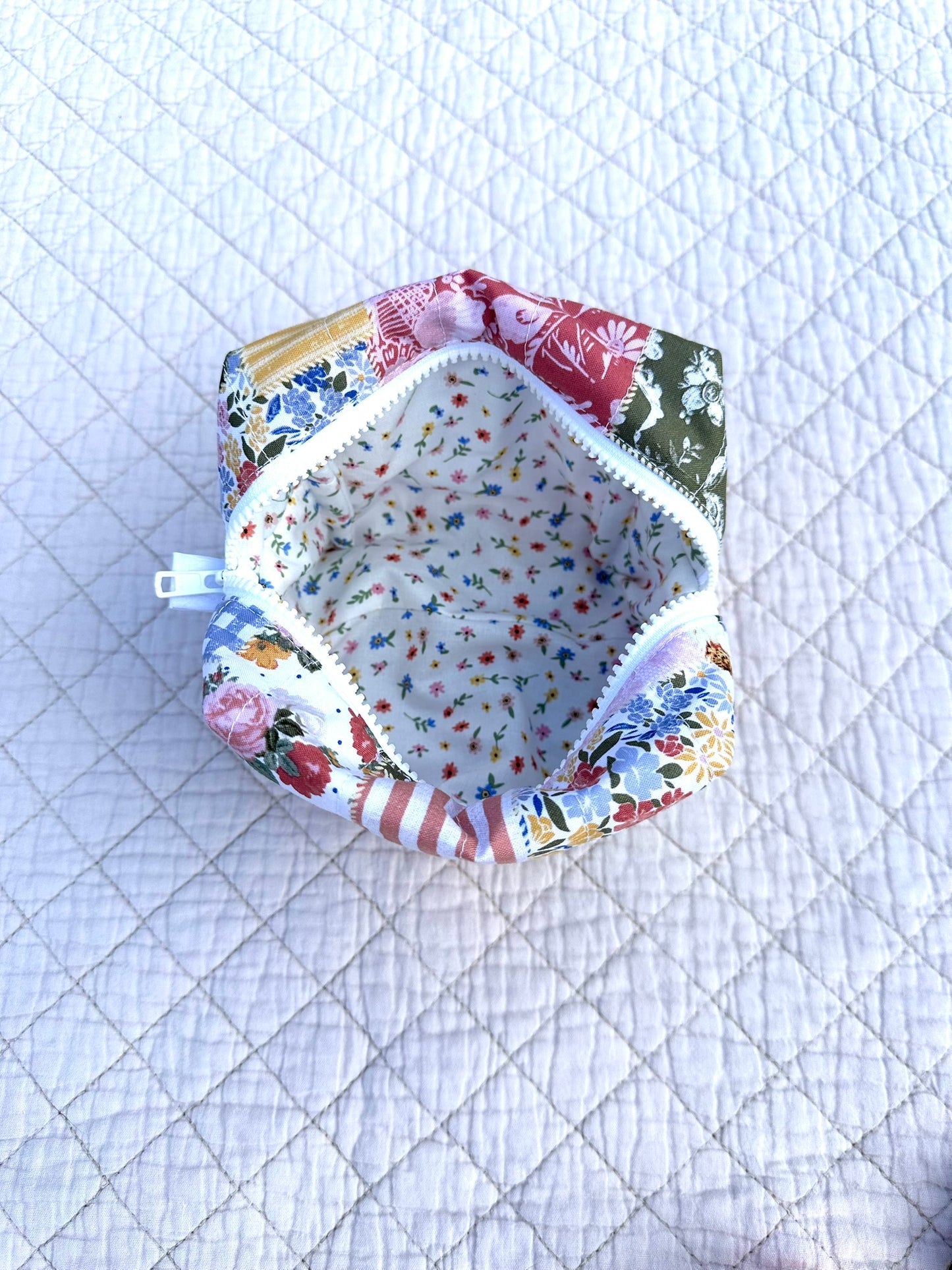 Cottage Charm Essentials Pouch