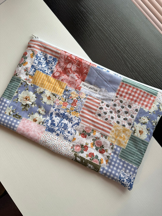 Cottage Charm Laptop Sleeve
