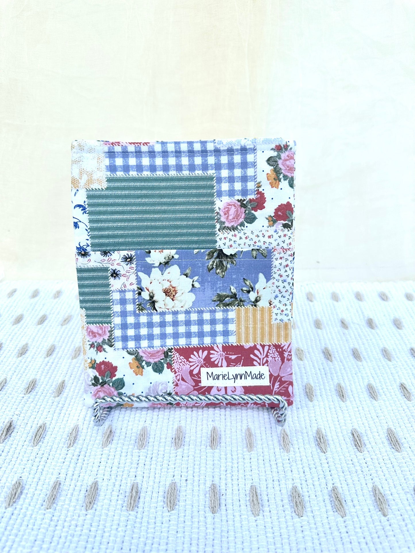 Cottage Charm Kindle and Book Sleeve