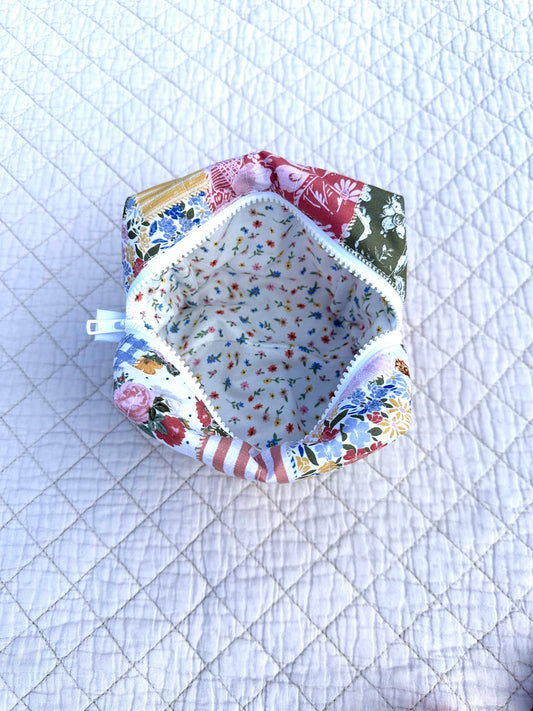 Cottage Charm Essentials Pouch