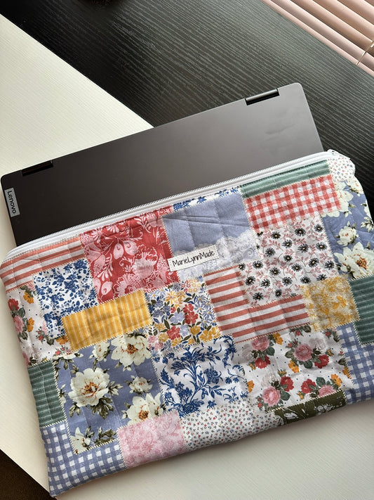 Cottage Charm Laptop Sleeve