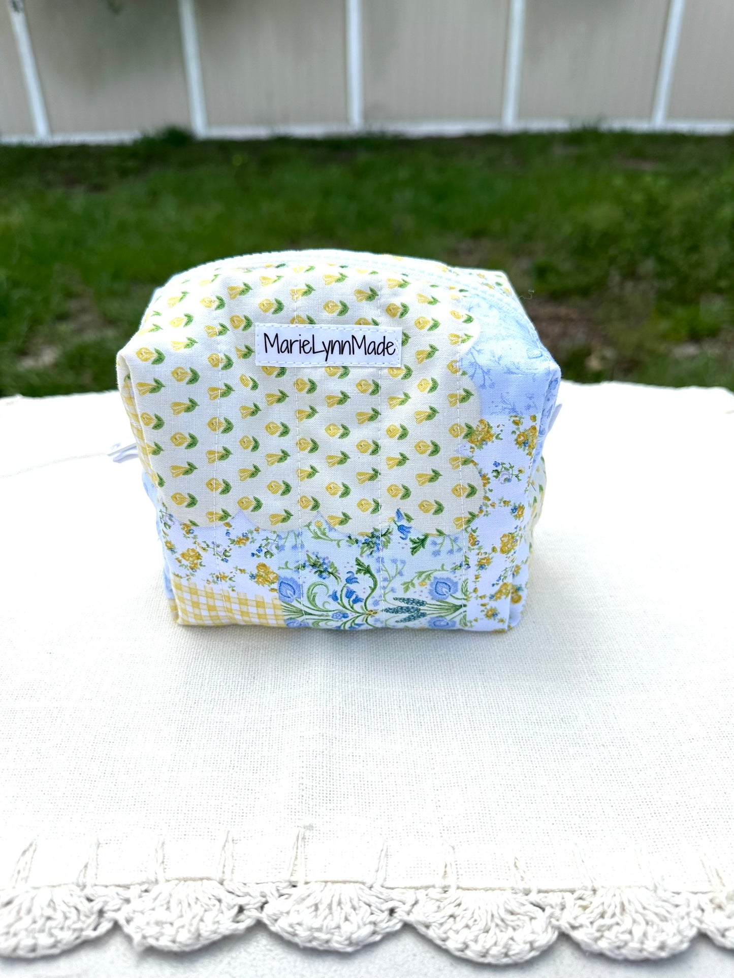 Sunshine Picnic Essential Pouch