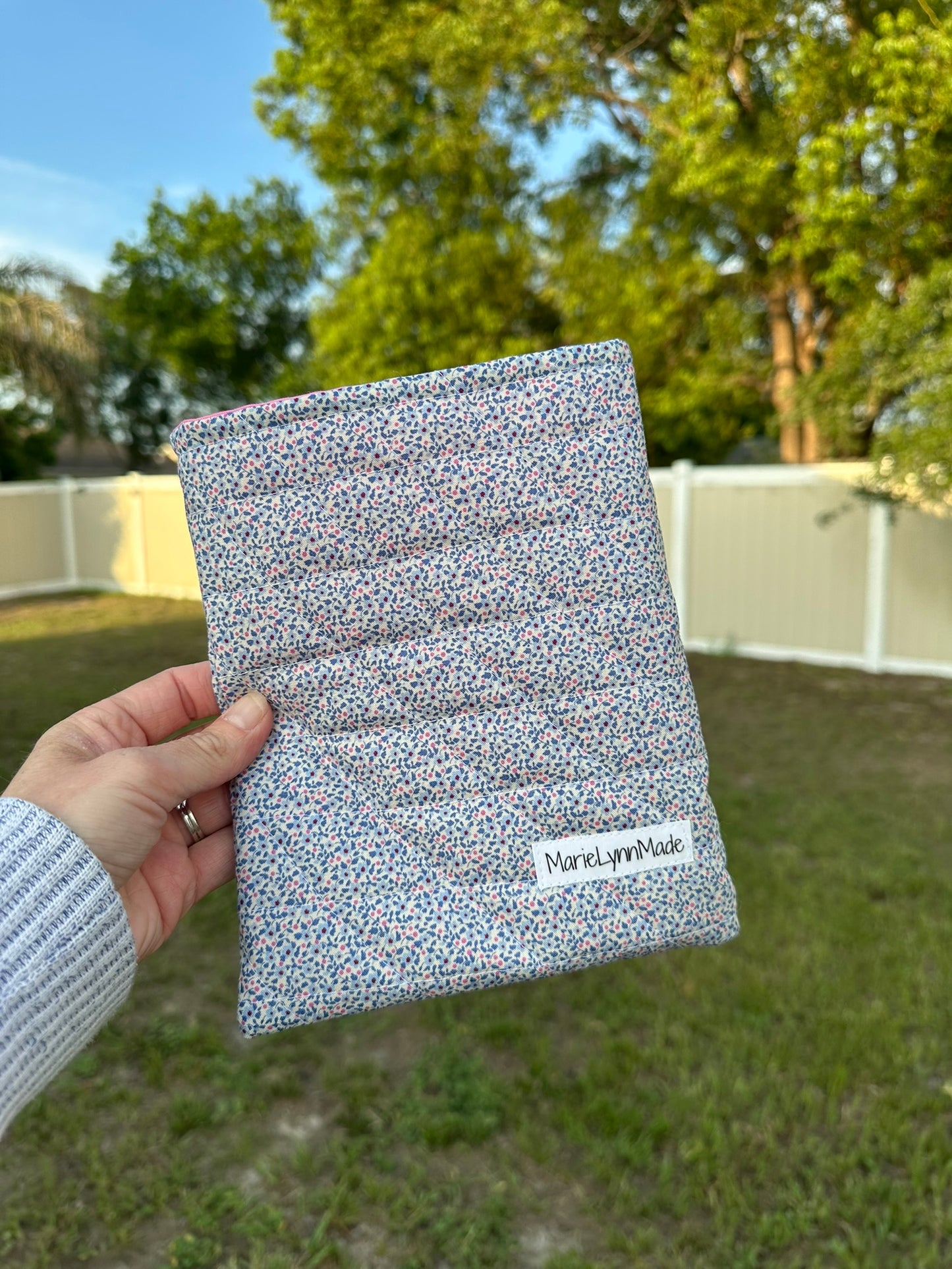 Olivia Kindle Sleeve
